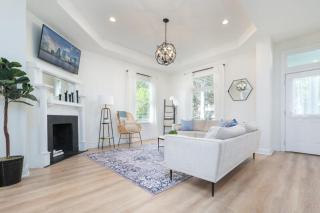 Elegant 2 BR apt in the heart of historic SPR - 5 min drive to TIAA Bank Field - 9