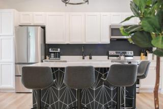 Elegant 2 BR apt in the heart of historic SPR - 5 min drive to TIAA Bank Field - 4