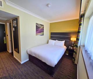 Holiday Inn London Gatwick - Worth by IHG - 1