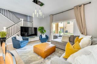 9 Mi to WDW Townhouse with Balcony in Davenport! - 9