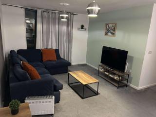 Cozy 2 Bed Apartment with Balcony Etihad Views, Steps from Coop Live - 0