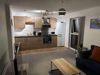 Cozy 2 Bed Apartment with Balcony Etihad Views, Steps from Coop Live - 7