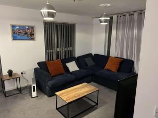 Cozy 2 Bed Apartment with Balcony Etihad Views, Steps from Coop Live - 6