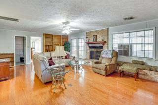Spacious Downtown Montgomery Home with Yard, Patio! - Montgomery - 6