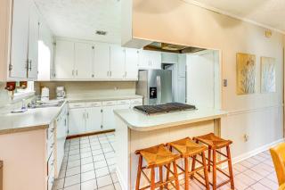Spacious Downtown Montgomery Home with Yard, Patio! - Montgomery - 1
