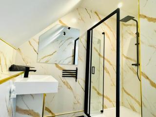 BIG Penthouse - 3-Bedroom - 2-Bathroom - Sleeps 8 - 1