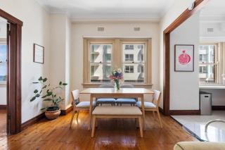 Beach Views, Grand Art Deco 2Bed - Sydney - 5