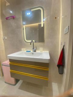 شقه فندقيه بجوار جنينه مول اسرة فقط - Kairo - 7