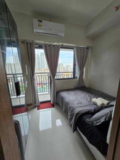 SMDC Red Residences Makati w own parking slot - Manila - 9