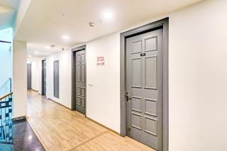 Super Townhouse Sector 30 Near Botanic Garden of Indian Republic - Noida - 0