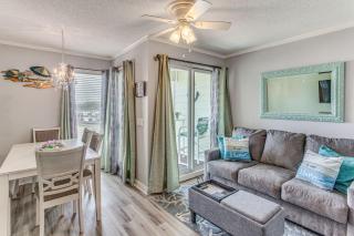 Steps to Beach Myrtle Beach Condo with Resort Perks - Myrtle Beach - 8