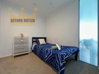 Modern 2B on Queen St with FREE Gym! - Auckland - 1