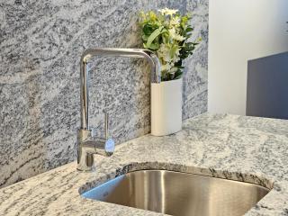 Stunning CBD Apt on Lv47 with Gym, Pool & Study Desk - 1