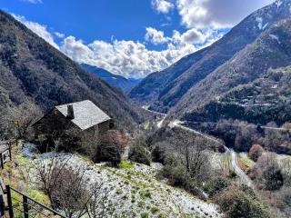 Casa Rústica y Chic con Chimenea y Vistas Panorámicas de La Vall de Boí - Cardet - 1