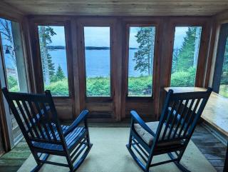 Oceanfront Crackling Cove Cottage Family firer pit slleeps 6 - 8