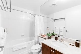 Luxury CN Tower Suites - Save on Monthly Stays - 1