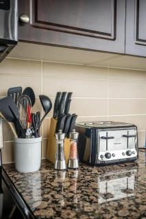 Luxury CN Tower Suites - Save on Monthly Stays - 3