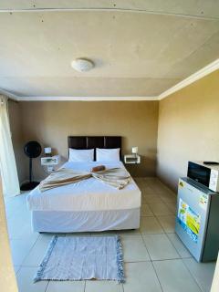 Riverview Pool Resort and Lodge - Moletlane - 2