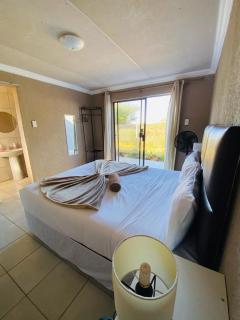 Riverview Pool Resort and Lodge - Moletlane - 8