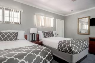 Browntown Room for 4: Comfort WiFi Parking - Woodhaven - 6