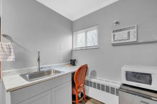 Charming Private Room in Browntown for 2 Detroit - Woodhaven - 6