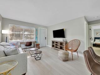 Beachside 1BR Apt - Walk to Hollywood Dania Beach - Dania Beach - 8