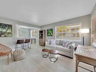 Beachside 1BR Apt - Walk to Hollywood Dania Beach - Dania Beach - 5