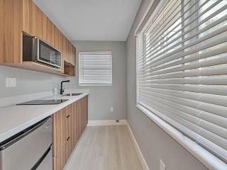 1BR Seaside Retreat Walk to HollywoodDania Beach - Dania Beach - 5