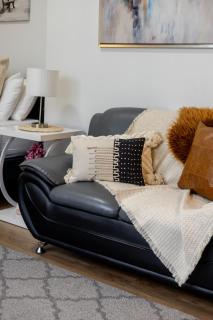 Snug Studio on Bishop DT MTL - 2