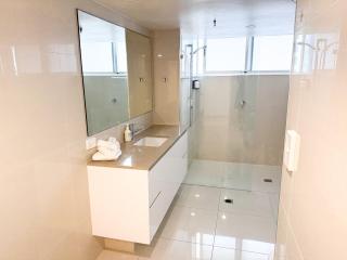 Peninsula Resort - Apartments by Gold Coast Holidays - Gold Coast - 3
