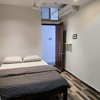 Stylish comfy Room near Airport - Chennai - 2
