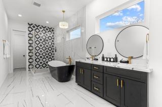 Luxe, Rooftop, 2 miles to Toyota Center - Houston - 9