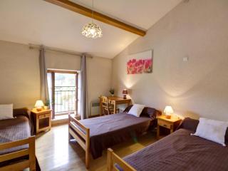 Gîte accueillant pour 7 pers avec cheminée et terrasse - 7