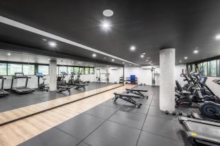 Modern Chic 1-Bedroom Apartment with Parking - Phillip - 5