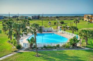 Oceanfront Condo w Private Balcony Pool Tennis Bubbly Blew by AvantStay - Port Aransas - 9