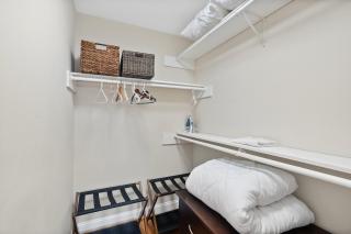 Charming DT 3-Bed Bungalow with Fenced-in Yard - Raleigh - 1