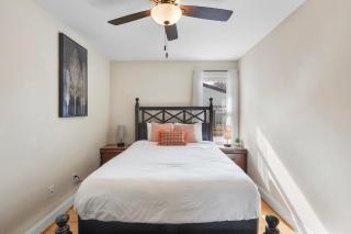 Charming DT 3-Bed Bungalow with Fenced-in Yard - Raleigh - 6