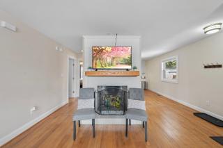Charming DT 3-Bed Bungalow with Fenced-in Yard - Raleigh - 8