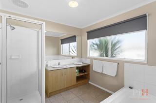 Cape Woolamai Family Beach House - 3
