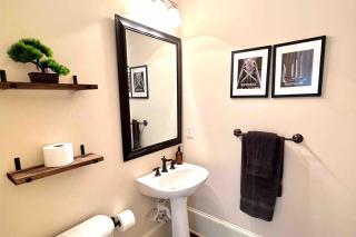 Luxury Buckhead executive Oasis for Family or work - 2