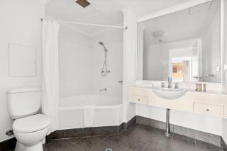 Bright Inner-West Stay with Pool Access - Sydney - 2