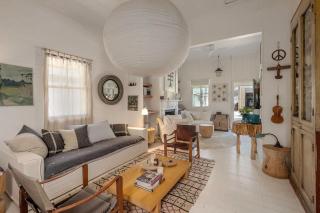 Beautiful Unique Cottage -Pet-Friendly-walk to town - 9