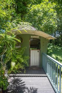 Beautiful Unique Cottage -Pet-Friendly-walk to town - 4