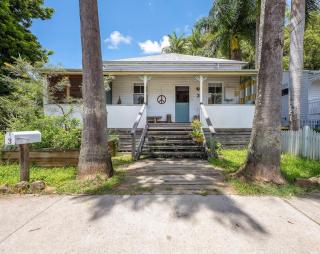 Beautiful Unique Cottage -Pet-Friendly-walk to town - Bangalow - 3