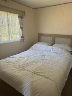 Great Caravan At Dovercourt Holiday Park, Essex Ref 44206V - 1