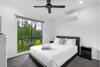 Manoora Haus - Industrial Oasis near Parks & Beach - Edge Hill - 7