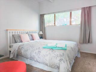 Spacious 7 BRS Retreat with 2 kitchen and 3 Baths Movie Night nice Garden - Auckland - 2