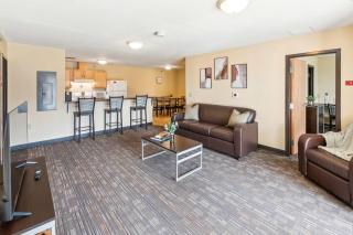 Recharge Right Bright Space with Modern Touches - Mansfield - 0
