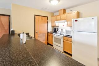 Recharge Right Bright Space with Modern Touches - Mansfield - 4