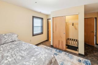 Bright and Connected Your Ideal Getaway - Mansfield - 1